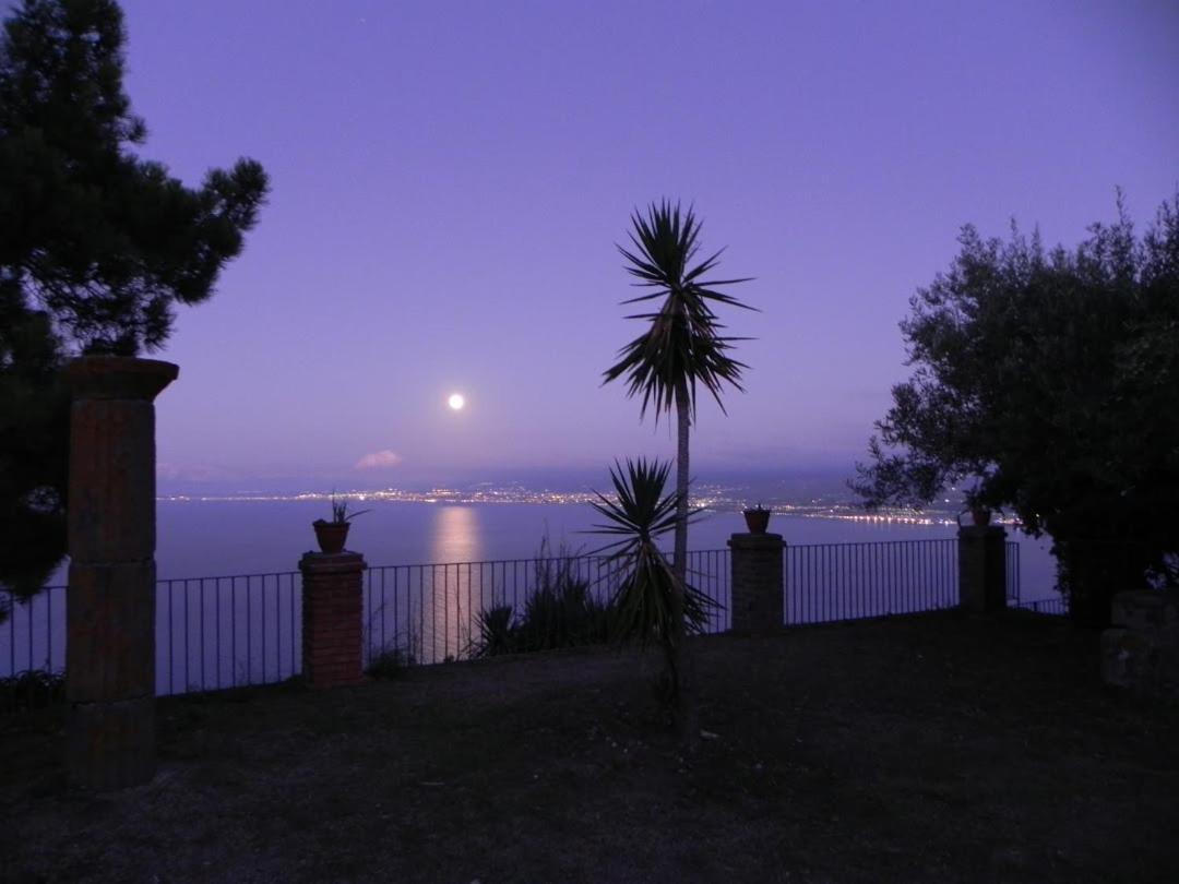 A Casa Di Peppino Villa Greco Tindari Eksteriør billede